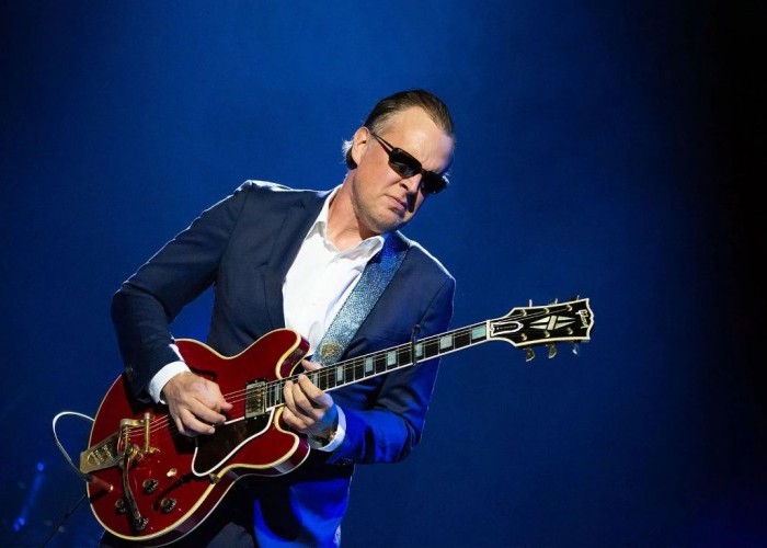 Joe Bonamassa by Adam Kennedy - Fans Joji™ Store